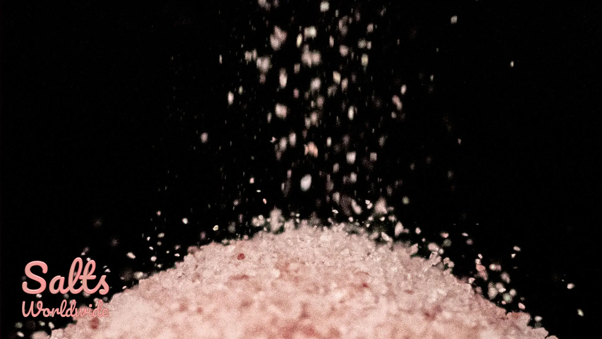What is Himalayan pink salt used for - Falling salt from pinch
